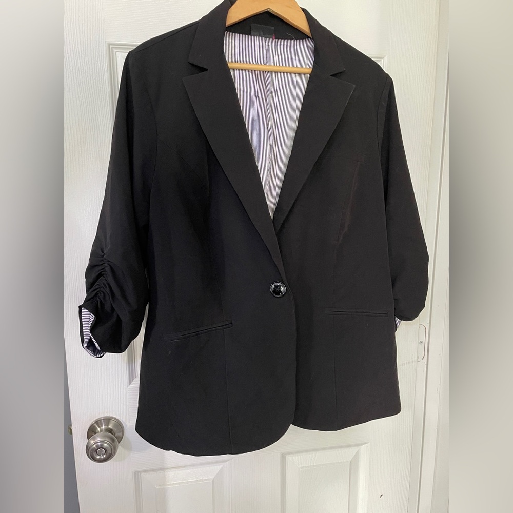 Torrid Black Notch Lapel Ruched Sleeve Plus Size Single-Breasted Blazer